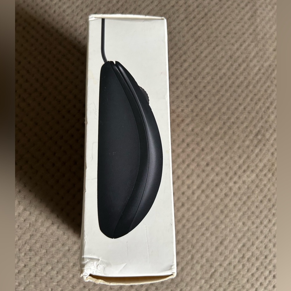 Logitech B100 Full-Size Corded Mouse - Picture 3 of 6